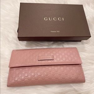 SOLD This is a pink bag ,very beautiful SOLD